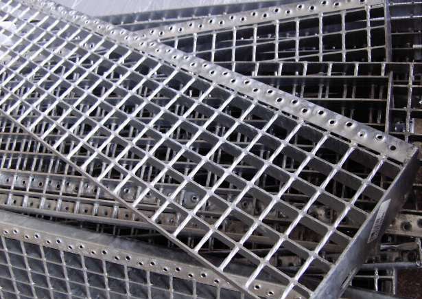 Dovexim. Scari metalice, din lemn sau din beton?