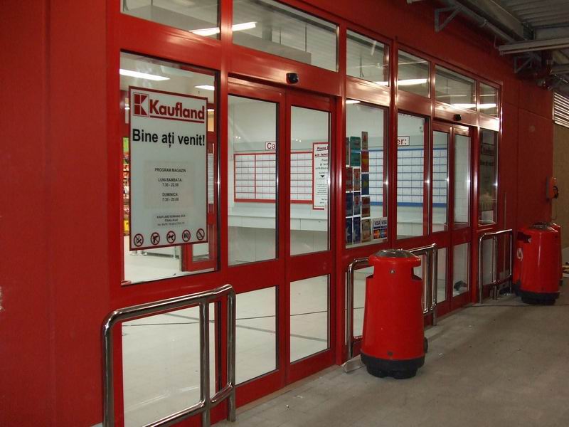Iesiti din anonimat cu usi automate culisante pentru un efect fantastic – de la Slide
